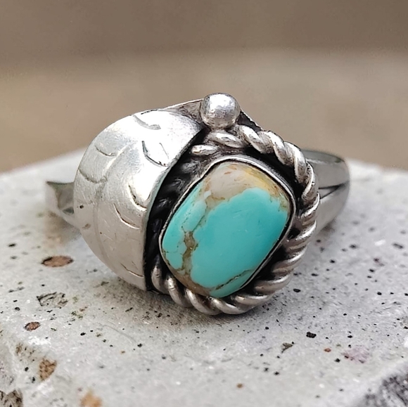 Navajo Jewelry - Antique Sterling Navajo Turquoise Ring